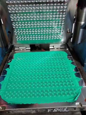 Dobra cena. Zielone kolory NBR/FKM/FFKM Kauczuk O pierścienie OEM/ODM Odkładanie kompresyjne z dobrą odpornością na olej 16-30 N/mm Wytrzymałość na rozdarcie w Internecie