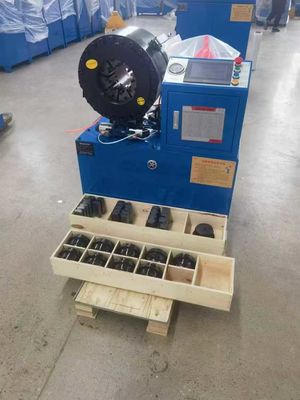 System sterowania PLC Usługa OEM Przemysłowa 16 Dysi Błękitne Kolory 4 Calowy Zakres Crimping Elektryczny Hydraulic Crimping Tool 0,01mm Precision Hose Crimping Machine