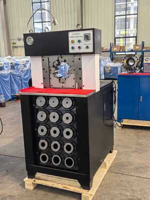 Prasa do zaciskania węży hydraulicznych sterowana przyciskiem, z zakresem zaciskania 6-76mm i maksymalnym otwarciem 165mm