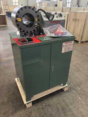 2-calowy rozmiar zagniatania w kolorze zielonym Zasięg do 2,5 cala Wewnętrzna średnica węża Duża siła zagniatania 600T Maszyna do zagniatania węży gumowych z zakresem 6–51 mm i 10 wymiennymi matrycami z narzędziami do szybkiej wymiany form