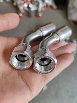 Dobra cena. Różne rozmiary i standardy Węglowe stalowe paski 1/2 JIC Hydraulic Hose Fittings JIS BSP Steel Brake Line Adapters w Internecie