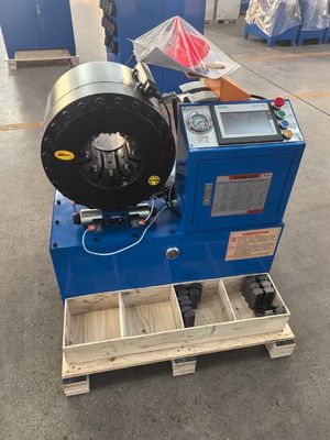 System sterowania PLC Usługa OEM Przemysłowa 16 Dysi Błękitne Kolory 4 Calowy Zakres Crimping Elektryczny Hydraulic Crimping Tool 0,01mm Precision Hose Crimping Machine