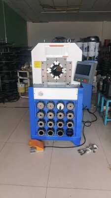 Dobra cena. Maszyna do kręcenia hydraulicznego węża o pojemności 15 cali z siłą kręcenia 2800KN do zastosowań pod wysokim ciśnieniem w Internecie