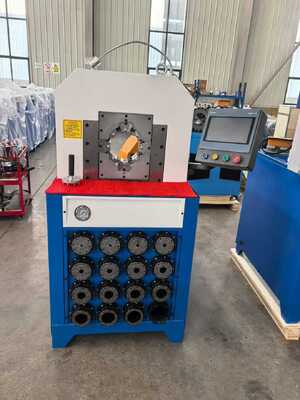 Maszyna do zaciskania węży hydraulicznych z systemem sterowania PLC o mocy 5,5 kW/7,5 kW, wydajności 300 szt./h i szybką wymianą form