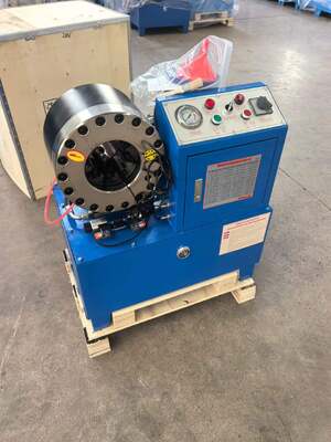 Dobra cena. 2-calowa elektryczna zaciskarka do węży hydraulicznych DX68 w kolorze niebieskim z zakresem zaciskania 6–51 mm ± 0,01 mm, dokładnością 10 matryc i wydajnością 200 szt. na godzinę w Internecie