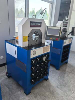 3-calowy model o dużej grubości 220 V / 380 V Hydrauliczna maszyna do zakuwania węży System sterowania PLC / boton i zakres zaciskania 6–76 mm 15 matryc do zastosowań hydraulicznych