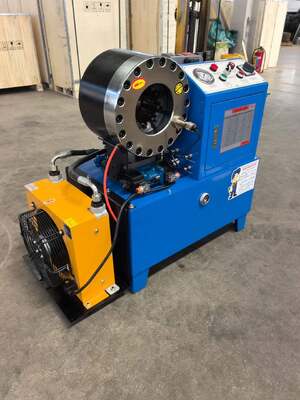 Dobra cena. 2-calowa hydrauliczna zaciskarka do węży DX68 w kolorze niebieskim z chłodnicą wyparną do produkcji masowej Większa pojemność 6-51 mm 10 matryc Dokładność i wydajność 200 szt. na godzinę w Internecie