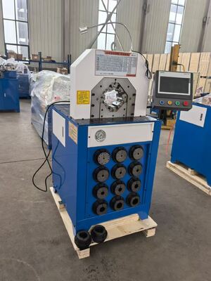 Dobra cena. Model o dużej grubości 3 cale Większa siła zagniatania Maszyna do zakuwania węży hydraulicznych System sterowania PLC Siła zagniatania 2800KN Napięcie 380 V i zakres zagniatania 6–76 mm 15 matryc do zastosowań hydraulicznych w Internecie
