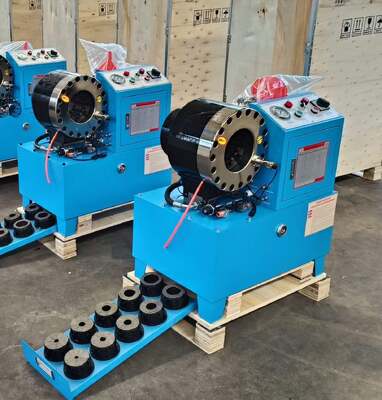 Elektryczna zaciskarka do węży hydraulicznych 2" DX68 w kolorze jasnoniebieskim bez szybkiej wymiany narzędzi do formowania Od 6 mm do 51 mm Różne napięcie 10 matryc Dokładność i wydajność 200 szt. na godzinę